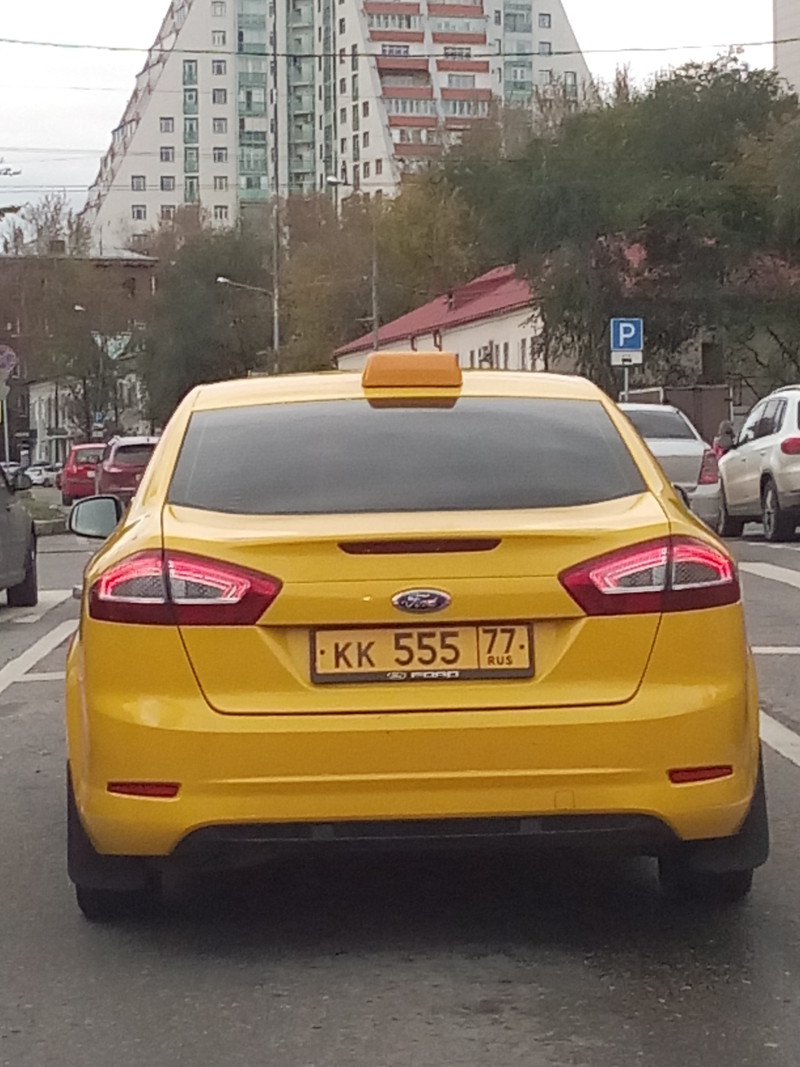 Желтые номера на машинах